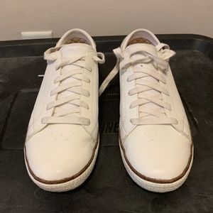 Dr. Scholl’s sneakers